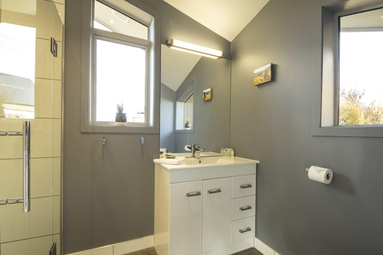 Bathroom 5, SkyScape, Mackenzie