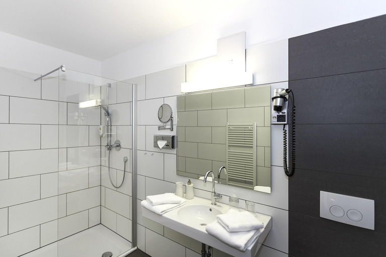 Bathroom 5, Hotel am See, Nordwestmecklenburg