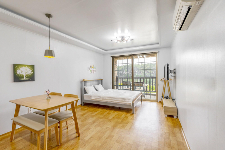 Bedroom 3, Serendipity Pension, Taean