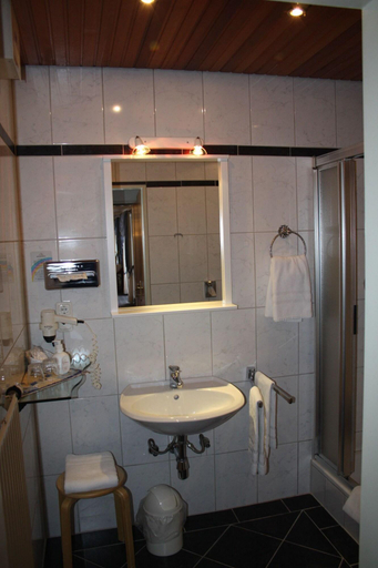 Bathroom 4, Hotel Friesengeist, Aurich