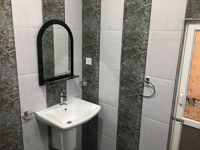 Bathroom 5, iResort, Weligama