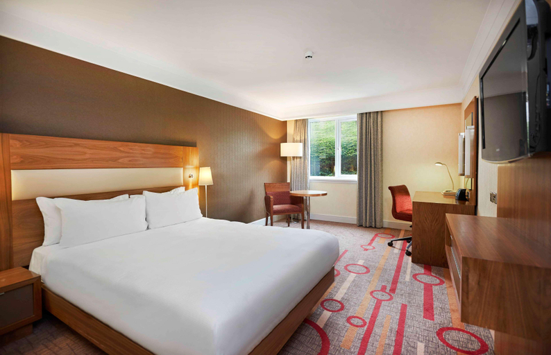 Bedroom 3, Doubletree by Hilton Newbury North, West Berkshire