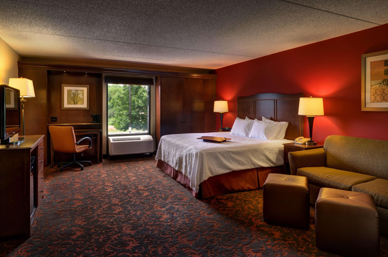Bedroom 3, Hampton Inn Chambersburg, Franklin