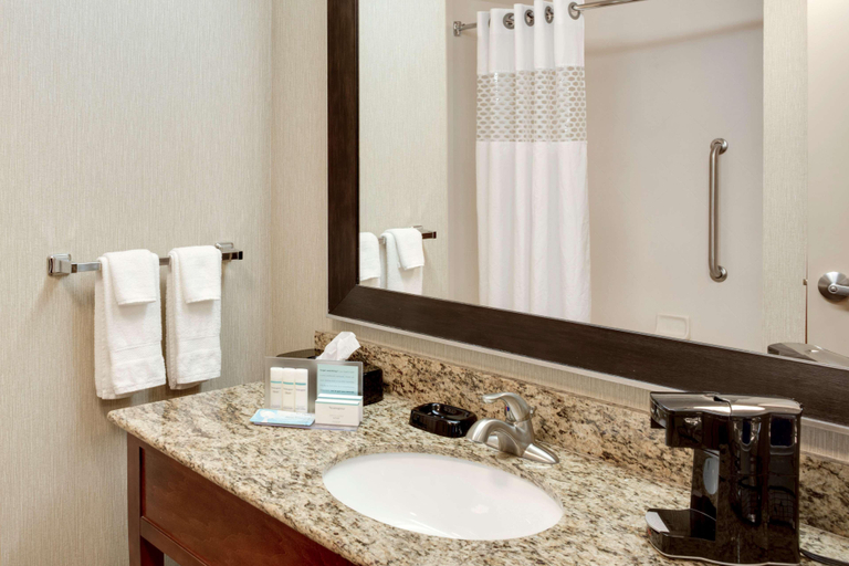 Bathroom 5, Hampton Inn Chickasha, Grady