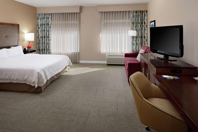 Bedroom 3, Hampton Inn & Suites Denton, Denton