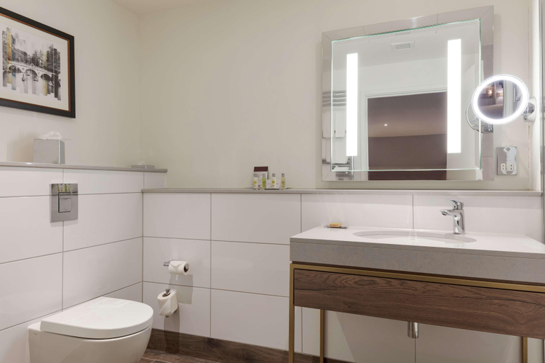 Bathroom 5, Oxford Belfry Hotel & Spa, Oxfordshire