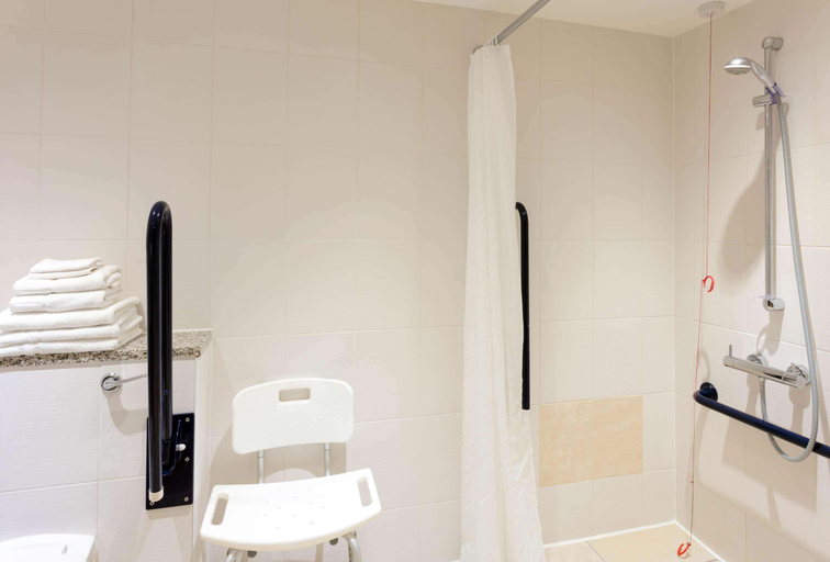 Bathroom 5, Hampton by Hilton London Croydon, London