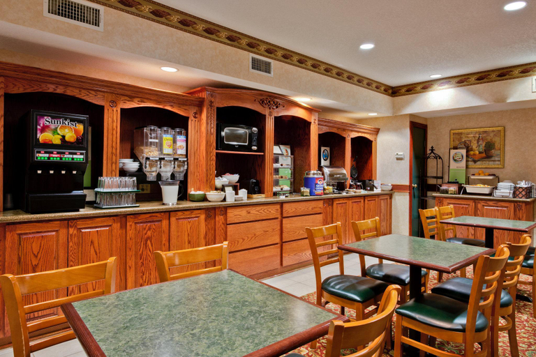 Public Area 2, Country Inn & Suites by Radisson, Hot Springs, AR, Garland