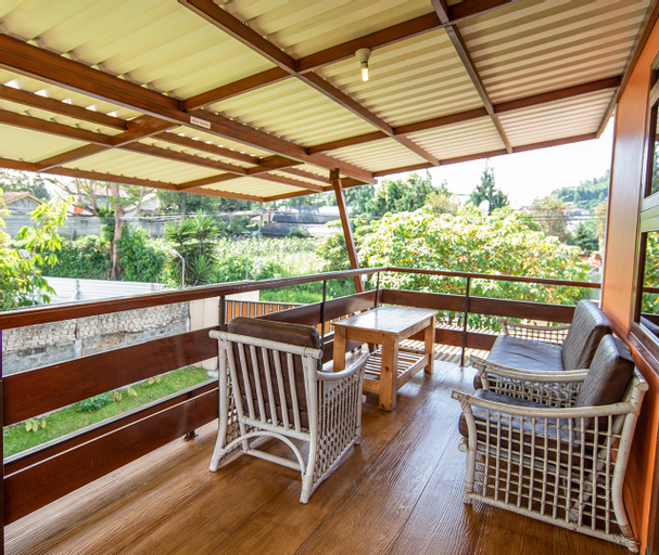 Exterior & Views 8