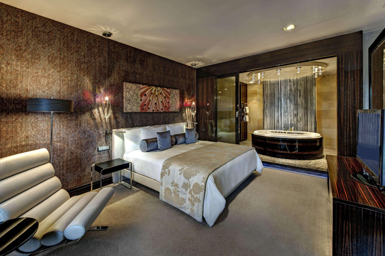 Bedroom 2, Hilton Frankfurt Airport, Frankfurt am Main