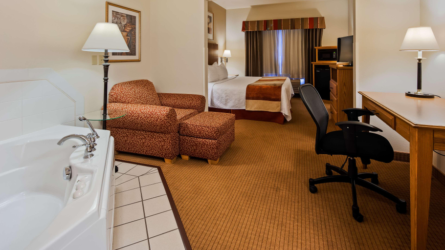 Bedroom 4, Best Western Wapakoneta Inn, Auglaize