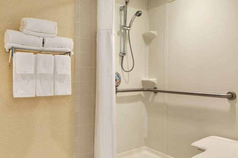 Bathroom 5, Hilton East Brunswick Hotel & Executive Meeting, Middlesex