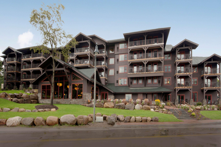 Exterior & Views 1, Hampton Inn & Suites Lake Placid, Essex