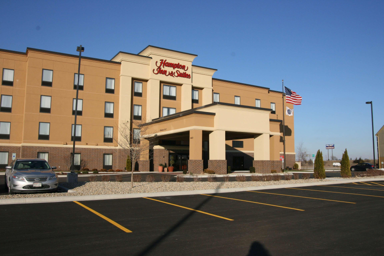 Exterior & Views 1, Hampton Inn & Suites Peru, La Salle