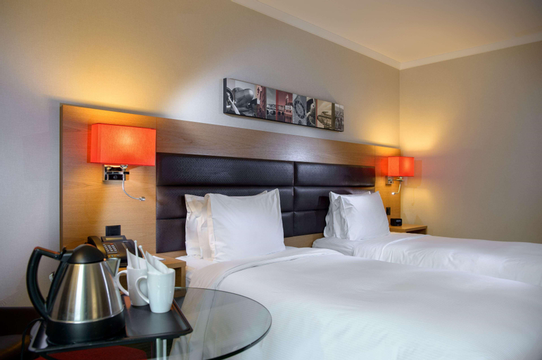 Bedroom 3, Hilton Zurich Airport, Bülach