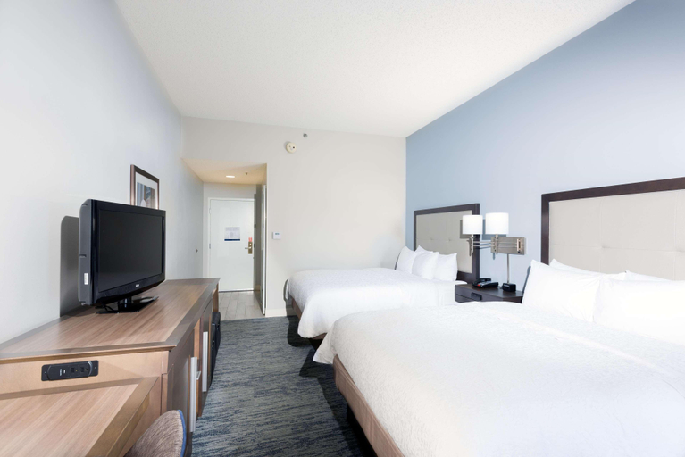 Bedroom 3, Hampton Inn Mt. Airy, Surry