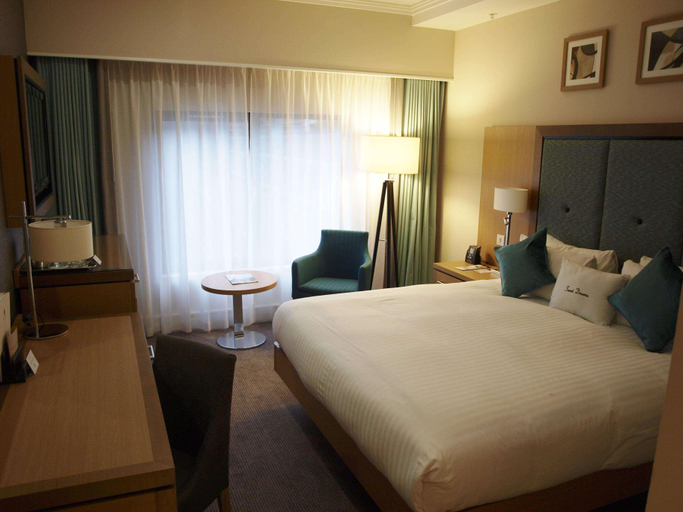 Bedroom 5, Doubletree By Hilton London - Victoria, London