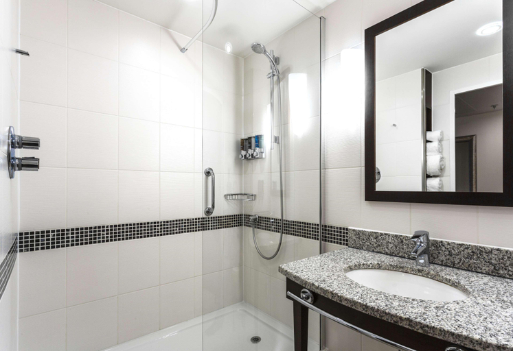Bathroom 4, Hampton by Hilton Liverpool/John Lennon Airport, Sefton