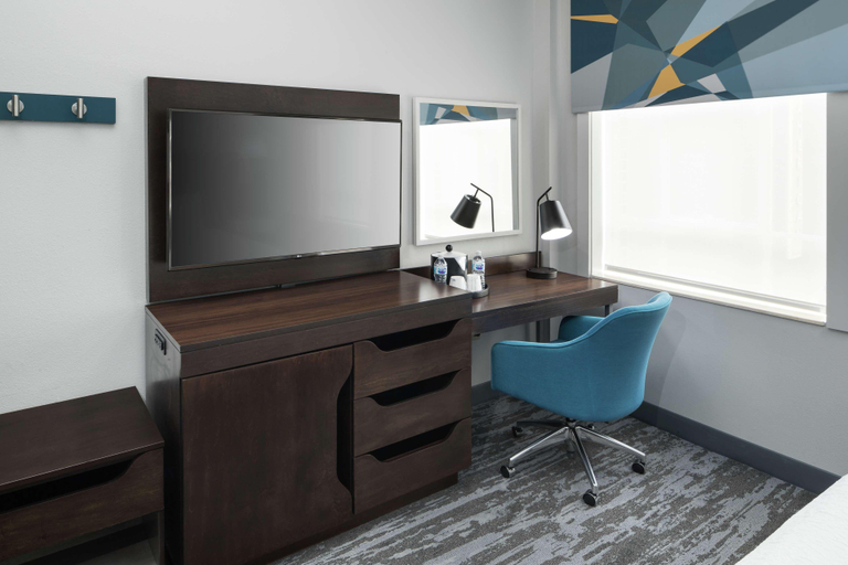 Bedroom 3, Hampton Inn & Suites Atlanta-Downtown, Atlanta