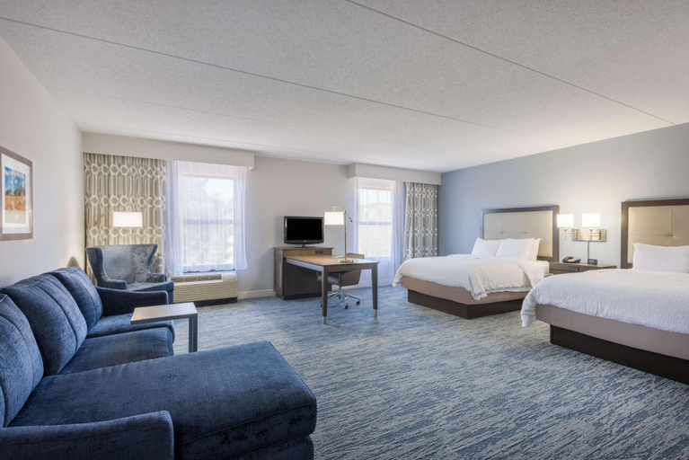 Bedroom 3, Hampton Inn Mt. Airy, Surry