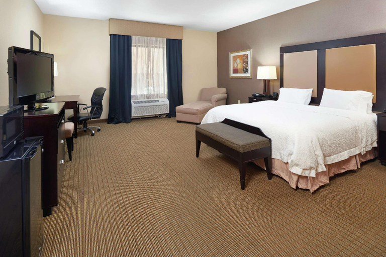 Bedroom 3, Hampton Inn & Suites Decatur, Wise