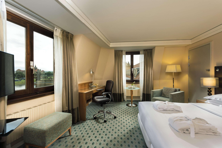 Bedroom 3, Hilton Dresden, Dresden