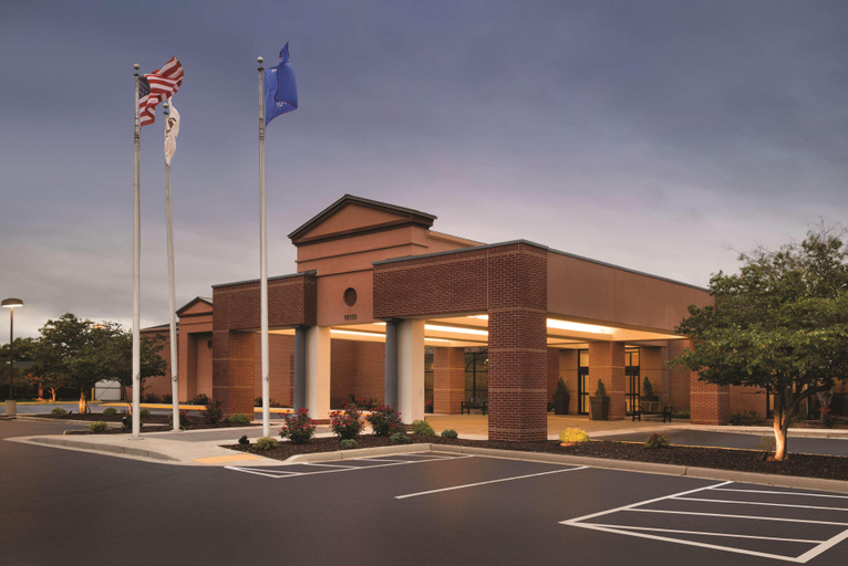 Exterior & Views 2, DoubleTree by Hilton Milwaukee - Brookfiel, Waukesha