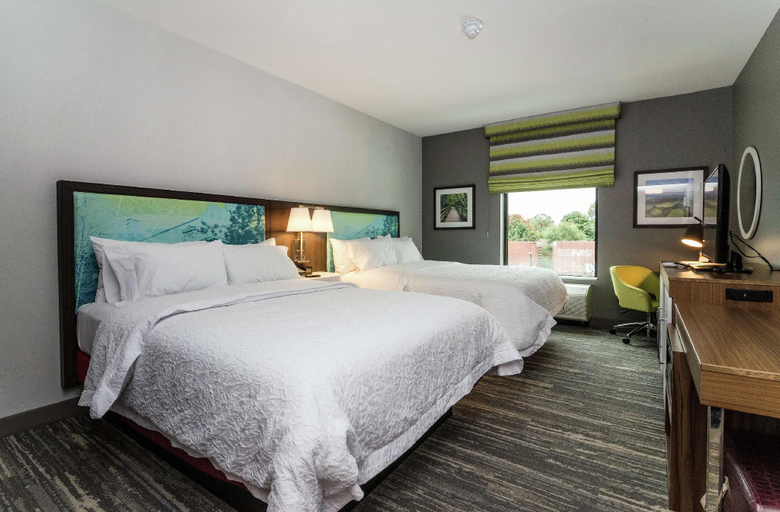 Bedroom 3, Hampton Inn & Suites Allen Park, Wayne