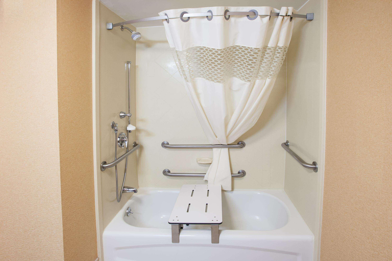 Bathroom 4, Hampton Inn Marietta, Washington