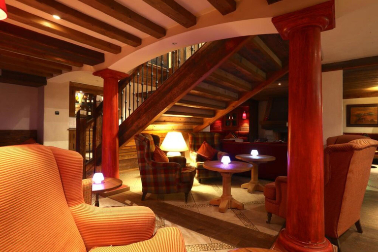 Public Area 5, Hôtel Les Peupliers, Savoie