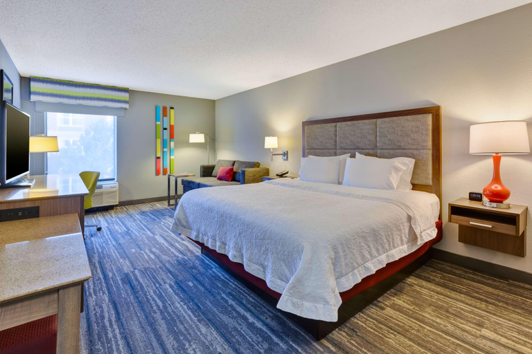Bedroom 4, Hampton Inn Cincinnati Airport-North, Boone