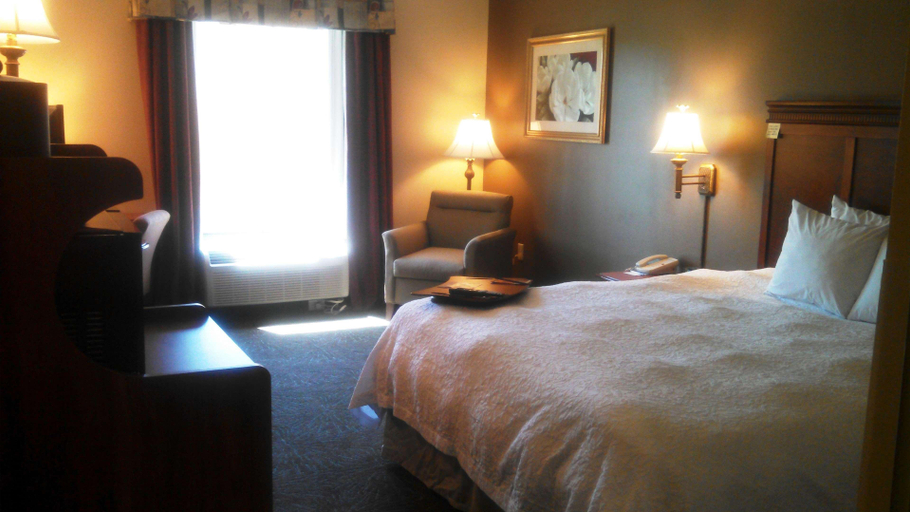 Bedroom 3, Hampton Inn Greenwood, Leflore