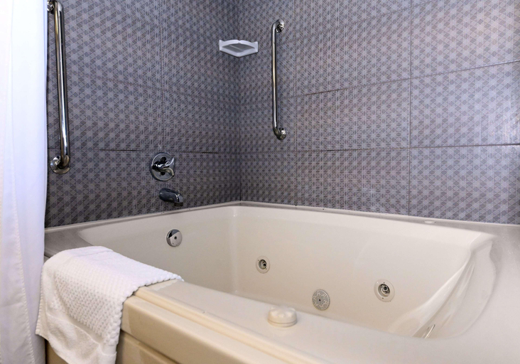 Bathroom 5, DoubleTree By Hilton Richmond-Midlothian, Chesterfield