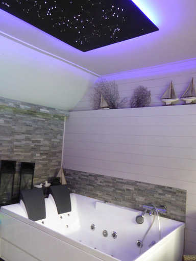 Bathroom 4, Hotel Bloemenhof, West-Vlaanderen