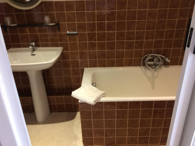 Bathroom 5, Hôtel De La Poste, Seine-Maritime