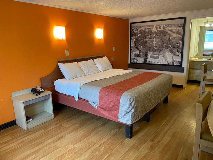 Bedroom 5, Fairbridge Inn Express London, Madison