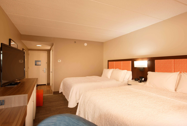 Bedroom 3, Hampton Inn Pennsville, Salem