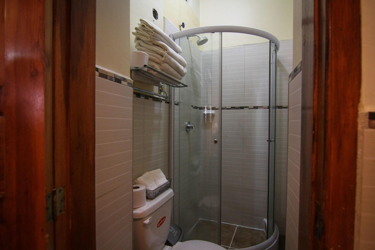 Bathroom 4, Rincon Familiar Hostel Boutique, Quito