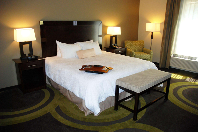 Bedroom 3, Hampton Inn Maumelle, Pulaski