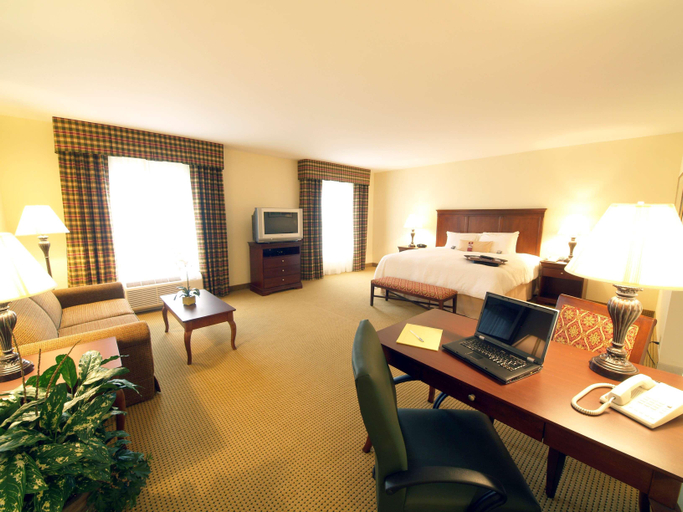 Bedroom 3, Hampton Inn & Suites Dobson, Surry