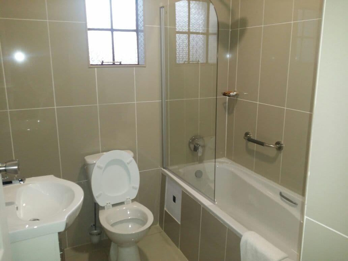 Bathroom 4, Vido Lodge And Conference Centre Plot 78, Capricorn