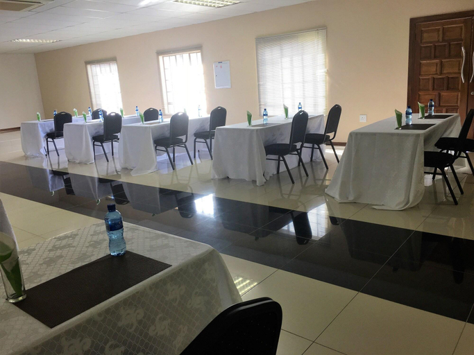 Food & Drinks 5, Vido Lodge And Conference Centre Plot 78, Capricorn