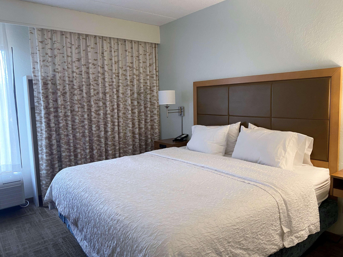 Bedroom 4, Hampton Inn Milford, New Haven