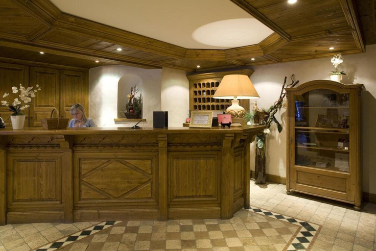 Public Area 4, Hôtel Les Peupliers, Savoie