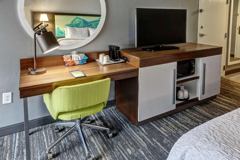 Bedroom 3, Hampton Inn Batesville, Panola