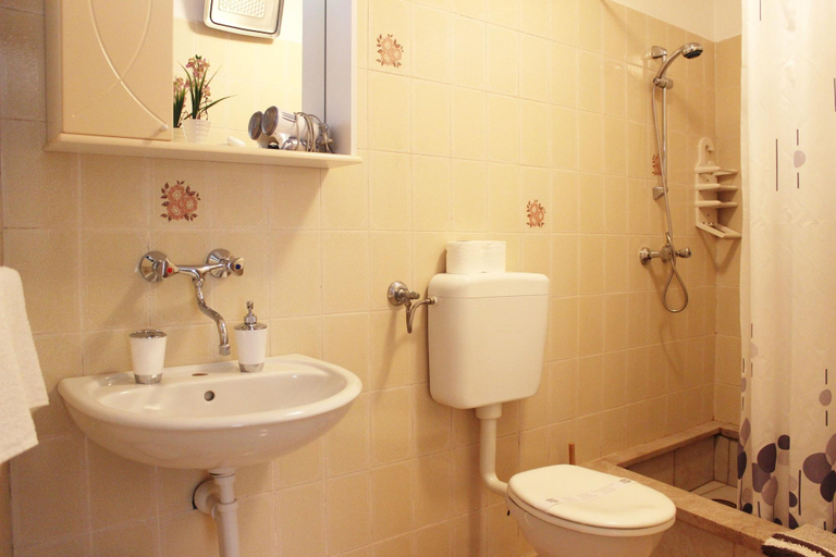 Bathroom 4, Pansion Ivan & Ivana, Bol
