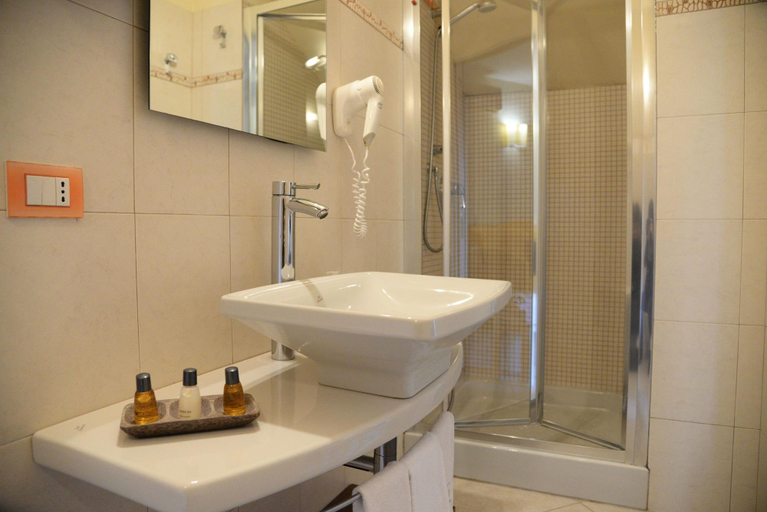 Bathroom 5, Ca' del Mar, Imperia