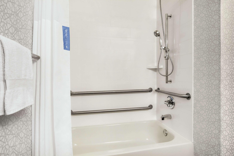 Bathroom 4, Hampton Inn Sacramento/Rancho Cordova, Sacramento