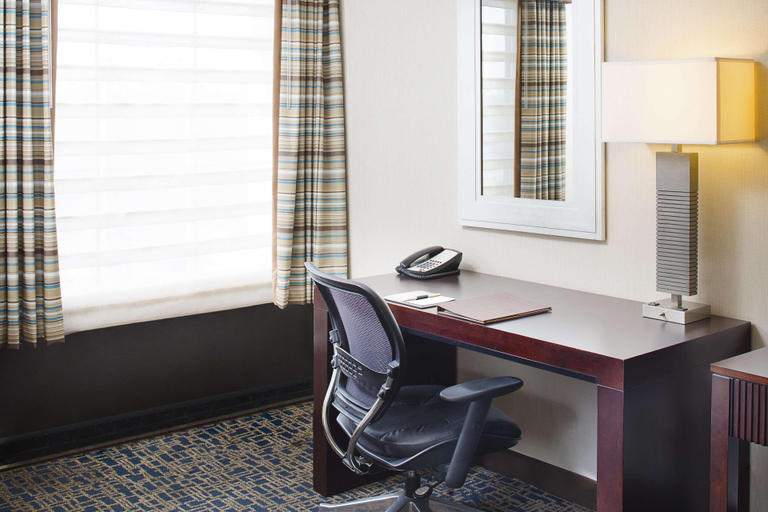Bedroom 3, DoubleTree by Hilton Baltimore - BWI Airport, Anne Arundel