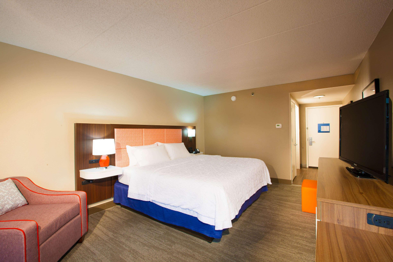 Bedroom 3, Hampton Inn Pennsville, Salem